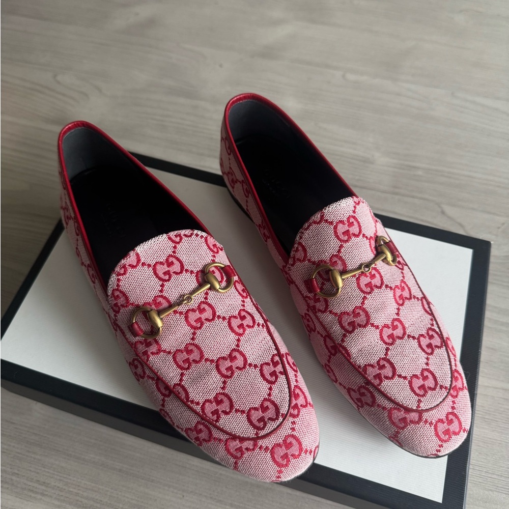 Gucci Monogram Horsebit Womens Jordaan Loafers 38 Gardenia Hibiscus Red